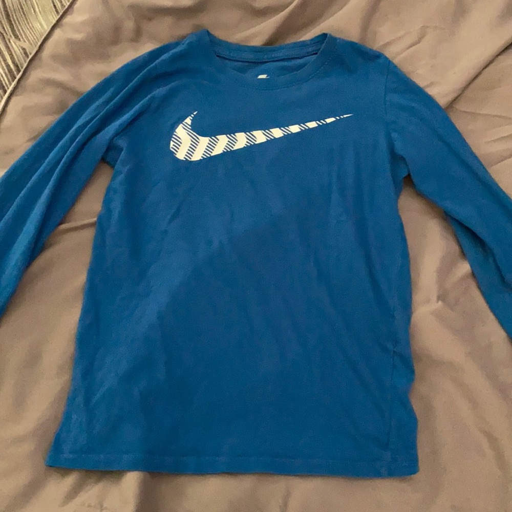Boys Nike long sleeve t-shirt